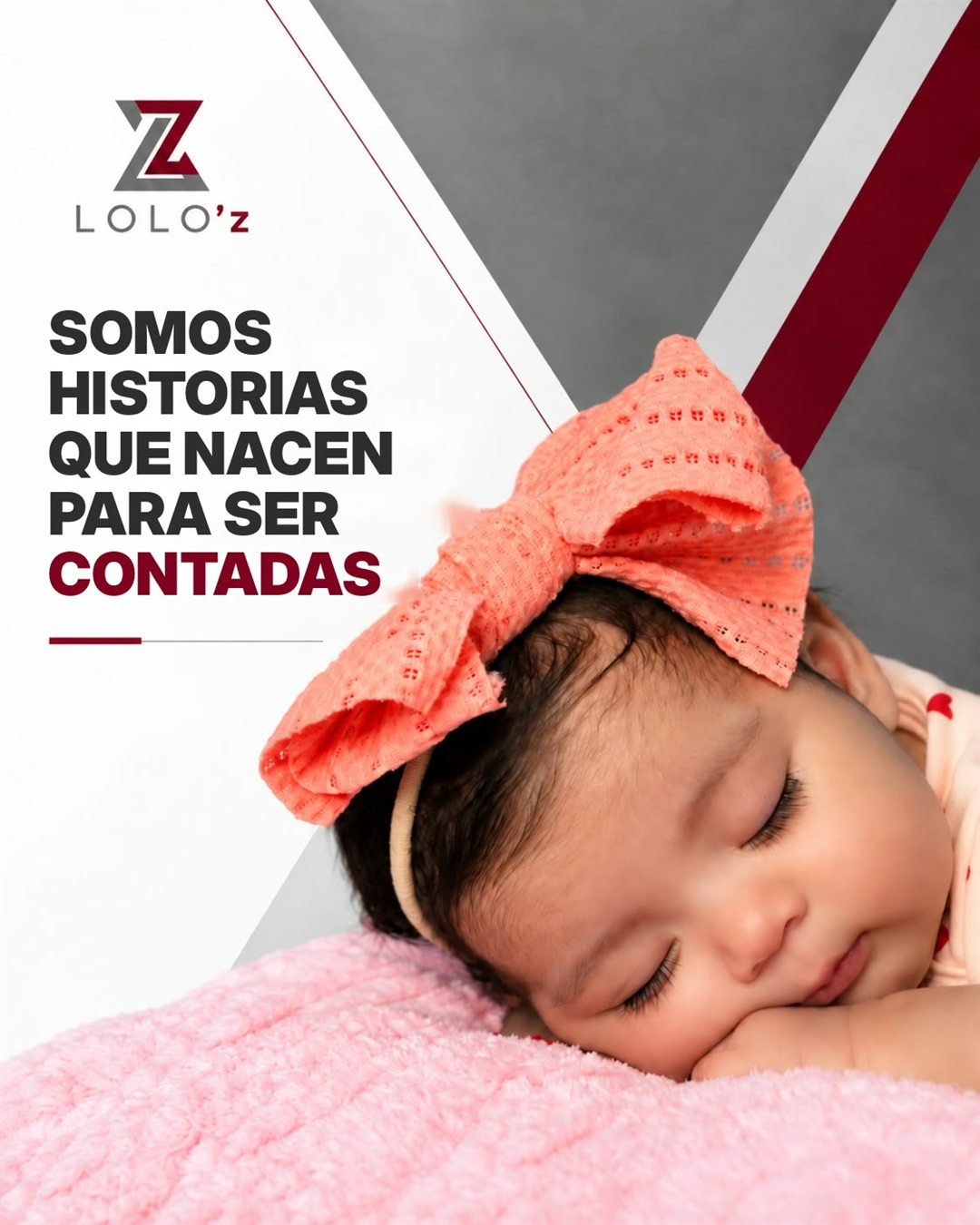 Bebé dormida con moño coral: Somos historias que nacen para ser contadas.