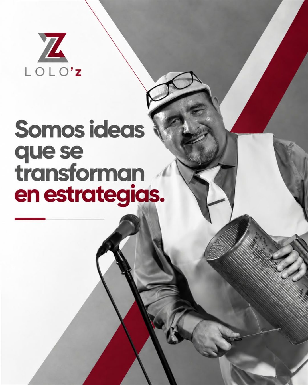 Músico con güiro frente a un micrófono: Somos ideas que se transforman en estrategias.